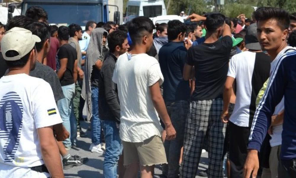 Ιρανός antifa ζητεί νομικά έγγραφα και στέγαση - Βρίζει Ελληνίδα υπάλληλο